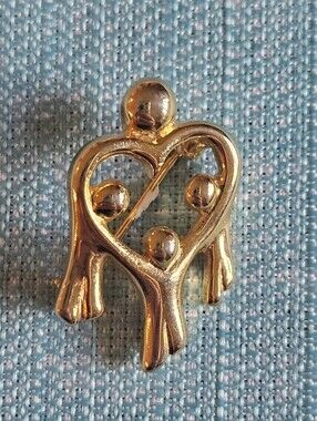Camco Gold-Tone Family Heart Pin Brooch And  Pendant Parent With Three Children